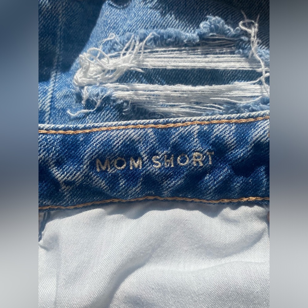American Eagle Denim Mom Short Distressed Jean Shorts ~ Size 4 - Picture 7 of 8
